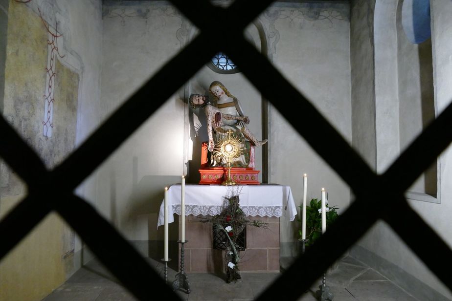 Tägliche Anbetung in Zeiten von Corona - Pieta-Kapelle im Dom zu Fritzlar
